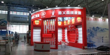 來來，畢加展覽在酒博會(huì)為你們的抖森干一杯